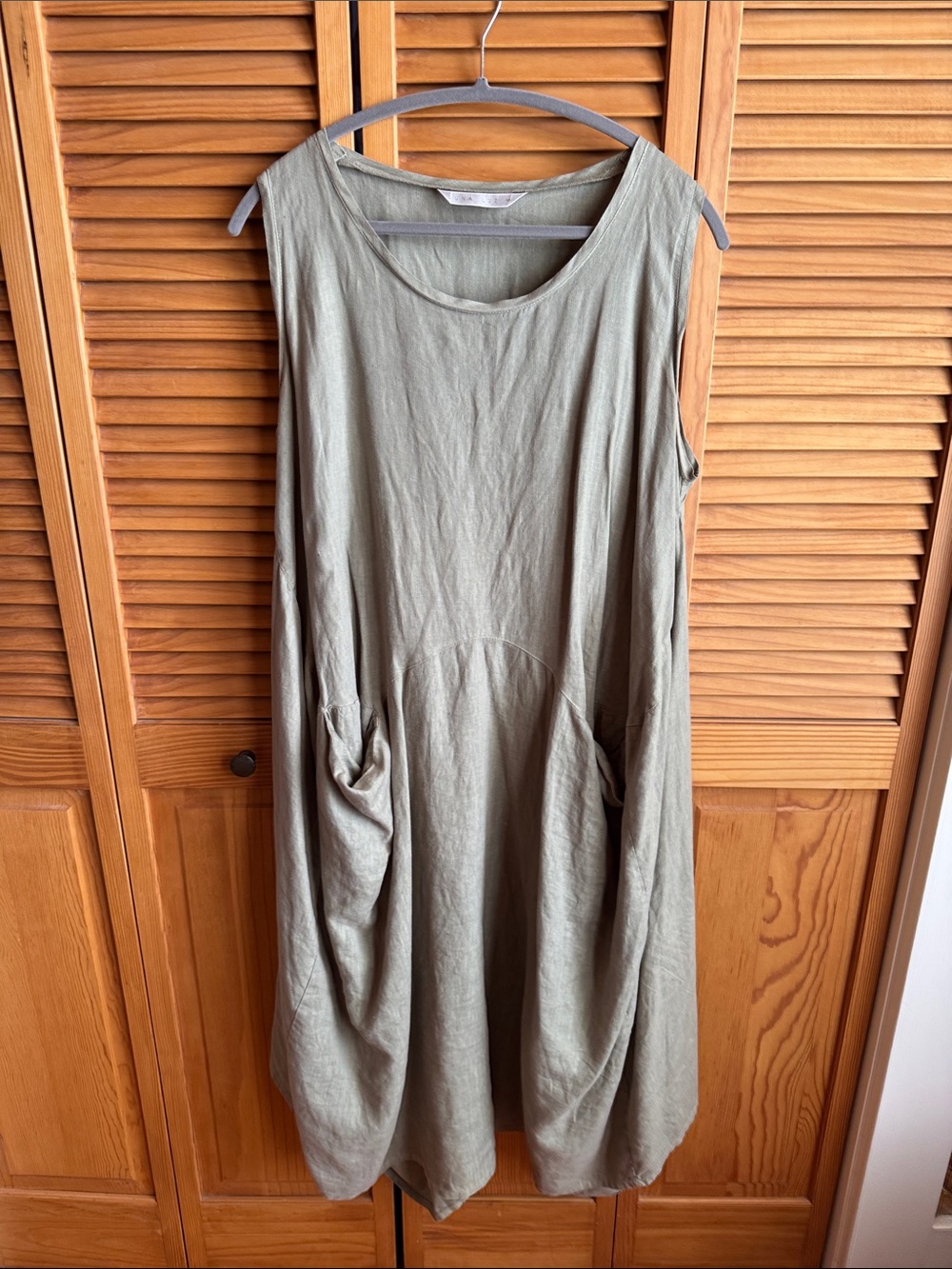Luna Luz Sleeveless Olive Green Scoop Neck Pocket Dress